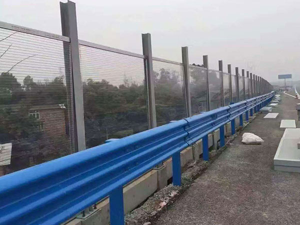 Spray plastic guardrail board