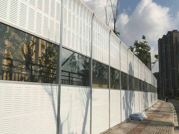 Sound barrier in residential area图片2