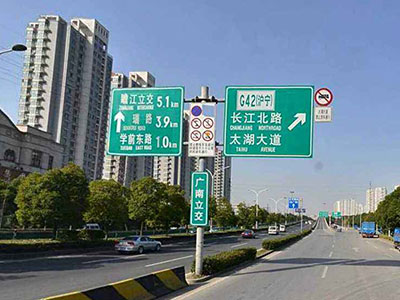 Traffic sign pole图片2